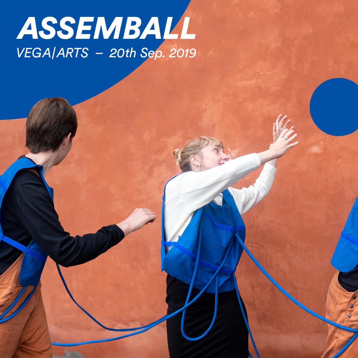 2 people play assemball, they are bound by velcro tails